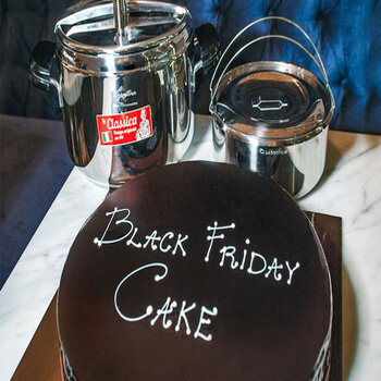 Торта Black Friday: отсъпките ще са много сладки